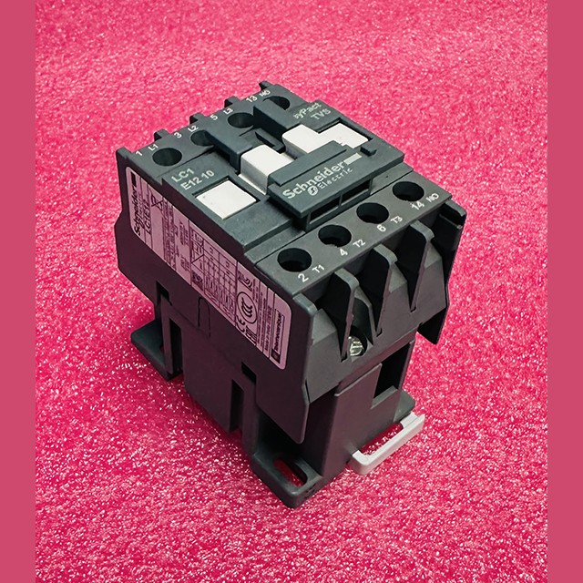 Контактор 1NO 12А 110V LC1E1210F5 LC1N1210F5N Schneider Electric