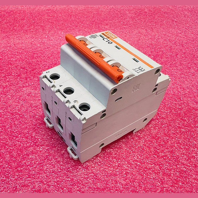 Выключатель автоматический 3P хар-ка C 4,5кА 10А C10 BA47-29 SQ0206-0107 TDM
