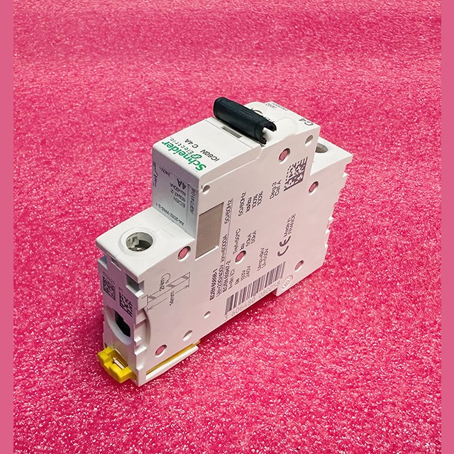 Автоматический выключатель Acti9 iK60N C4А 1P 6кА A9F74104 Schneider Electric