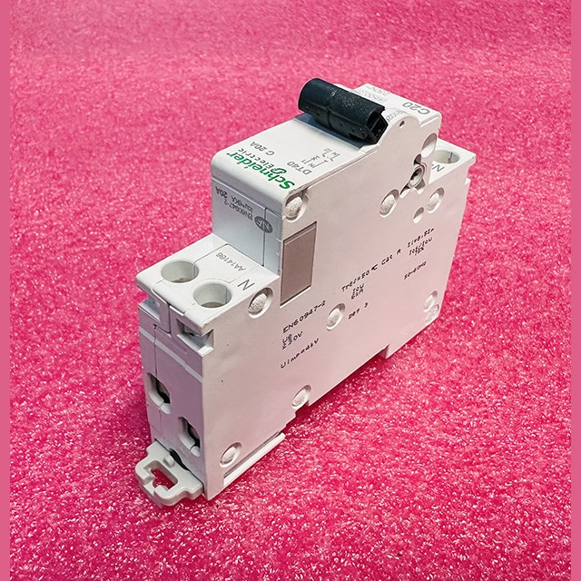 Автоматический выключатель Acti9 DT40 1P+N 20A хар-ка C 230VAC 6kA Schneider Electric