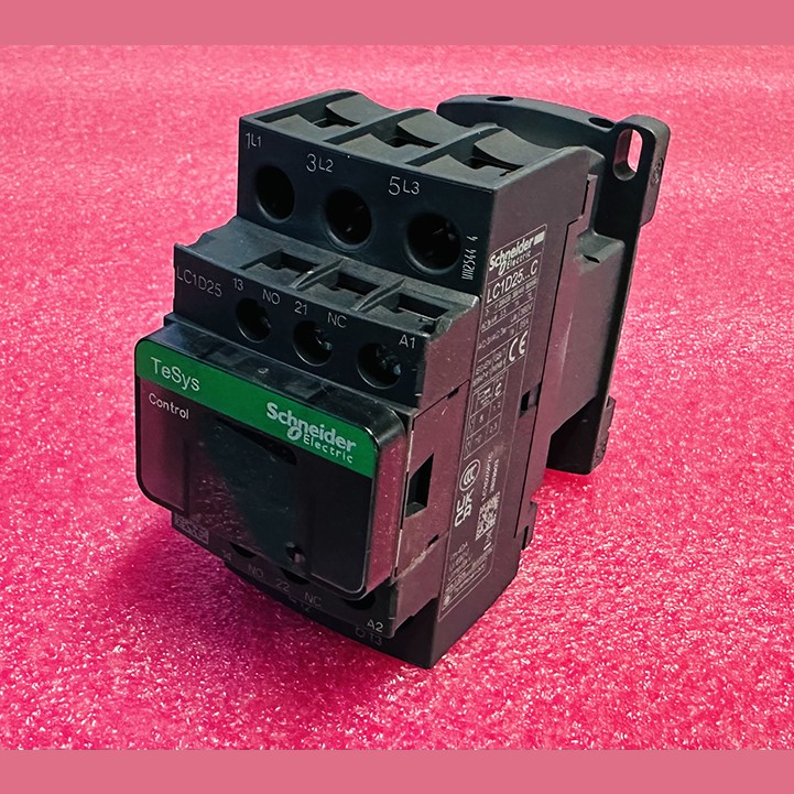 Контактор 3P 1NO+1NC 25А 230VAC 11кВт LC1D25P7C Schneider Electric