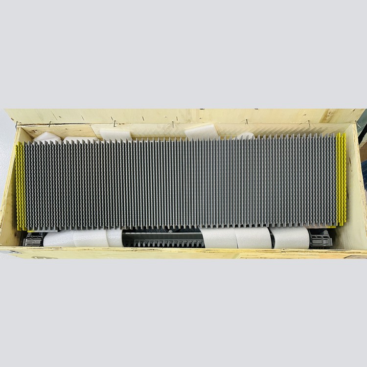 Паллета траволатора 606NCT 1000мм с крашенными желтыми линиями GAA26340C5 Otis