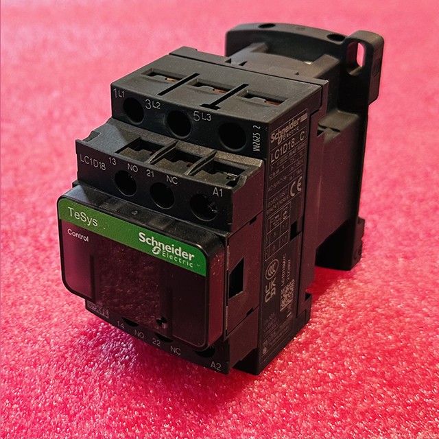 Контактор 3P 1NO+1NC 220VAC 7,5kW LC1D18M7C Schneider Electric