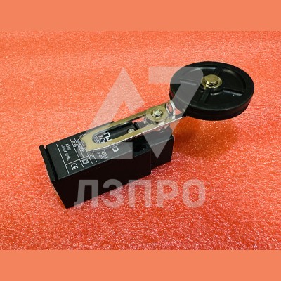 Выключатель XCK-P регулируемый рычаг с роликом d=50mm